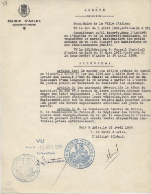Arrêté sur le marché aux petits cochons du samedi, 1938 – A.C. Arles 67W82
