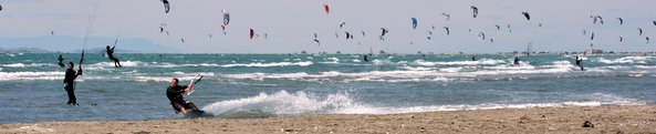 Kitesurf sur la plage de Beauduc